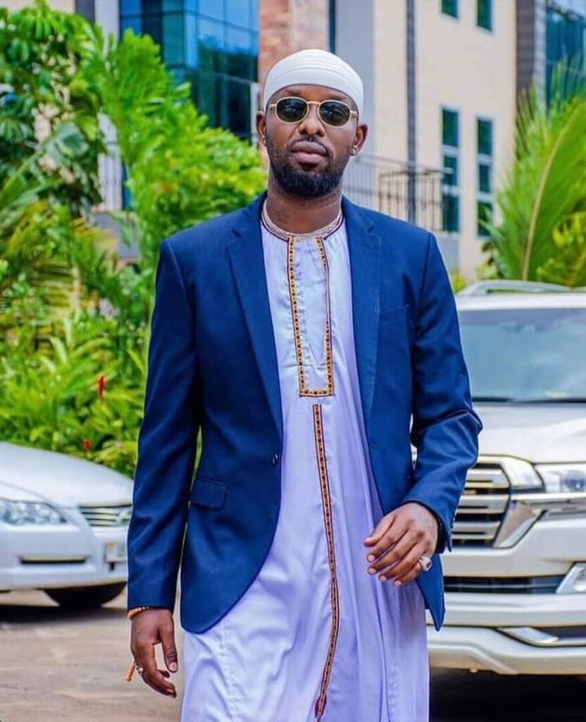 Eddy Kenzo looking good in a Kanzu. Credit: Instagram/@kanzu4you 