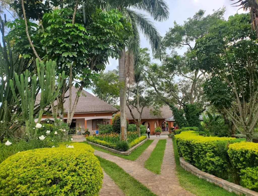 Kontiki Hotel Hoima has a banquet hall for indoor functions and a spacious garden for outdoor weddings with a feel of nature. Image Source: Facebook/@HoimaKontiki